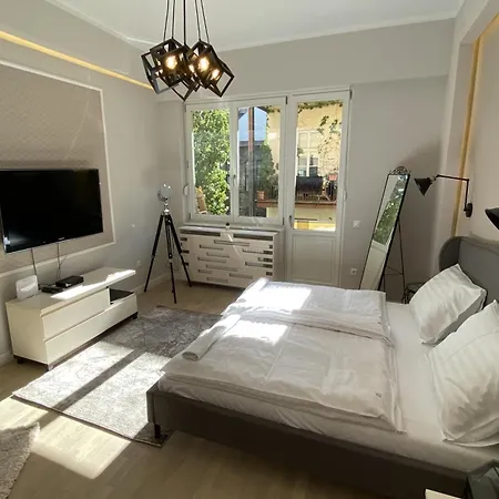 Modern Near The River Apartman *