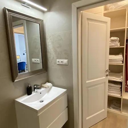 Modern Near The River شقة